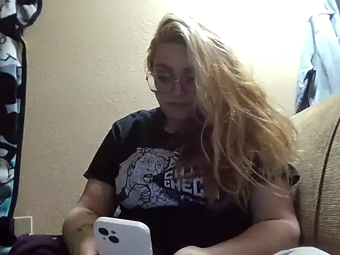 Snapshot of Lalalynn chatting on March 11, 9:37 am Lalalynn online show from March 11, 9:37 am