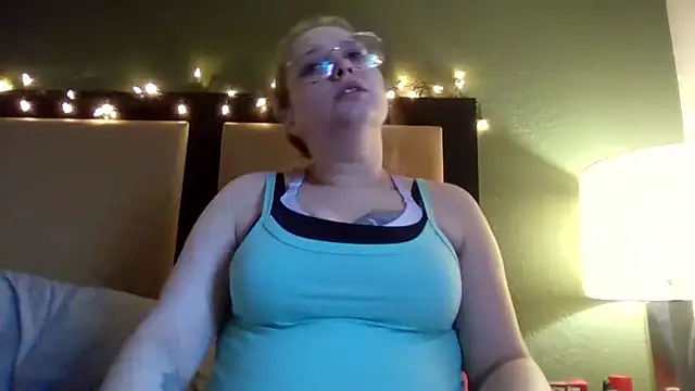 Snapshot of Lalalynn chatting on March 16, 1:37 pm Lalalynn online show from March 16, 1:37 pm