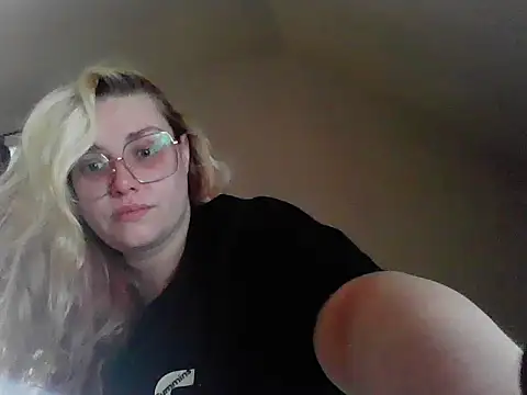 Lalalynn online show from May 1, 7:40 pm