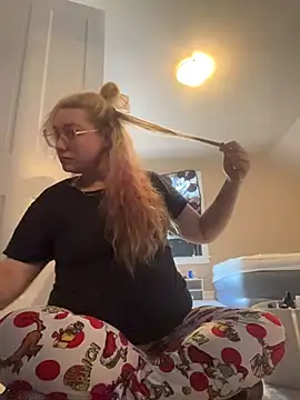Lalalynn online show from May 6, 9:09 pm