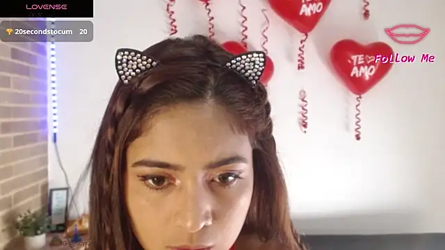 Snapshot of helenacyruss chatting on February 13, 5:01 pm helenacyruss online show from February 13, 5:01 pm