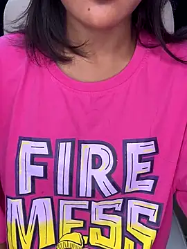 LeisyXO online show from December 5, 8:00 am