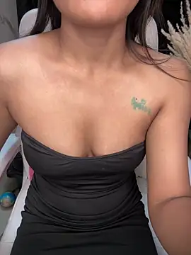 LeisyXO online show from January 3, 1:05 am