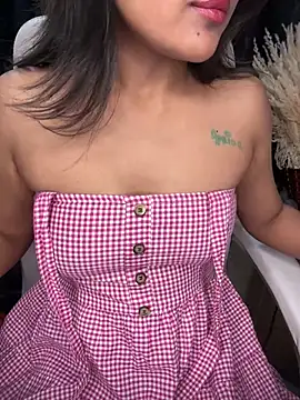 LeisyXO online show from January 5, 7:49 pm