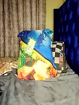 Snapshot of Queenshaz01 chatting on February 15, 10:42 pm Queenshaz01 online show from February 15, 10:42 pm