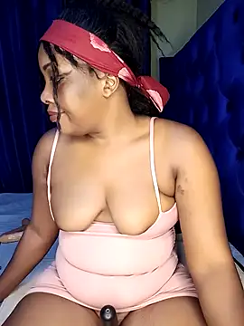 Snapshot of Queenshaz01 chatting on March 11, 11:37 pm Queenshaz01 online show from March 11, 11:37 pm