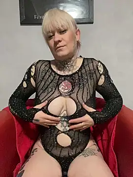 poussichienne online show from February 9, 1:56 pm