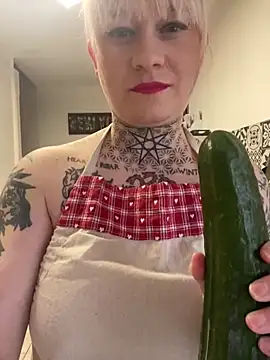 poussichienne online show from February 13, 2:31 pm