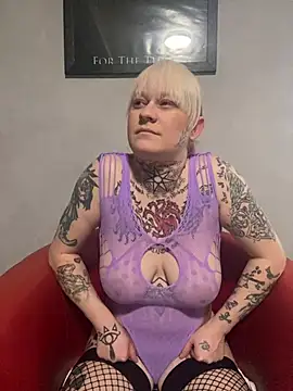 poussichienne online show from February 19, 1:50 pm