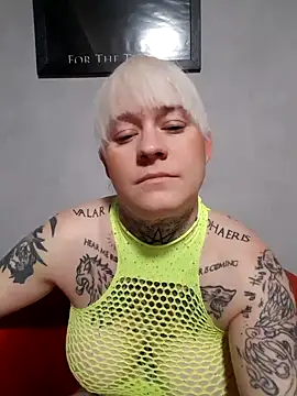 poussichienne online show from November 3, 4:52 pm