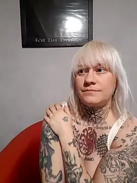 poussichienne online show from November 20, 1:44 pm