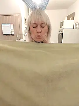 poussichienne online show from February 21, 5:03 pm