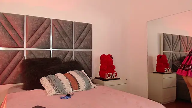 Laura Dicardy online show from October 25, 7:41 pm