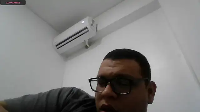 Snapshot of chubbyboy2431 chatting on February 6, 2:33 am chubbyboy2431 online show from February 6, 2:33 am