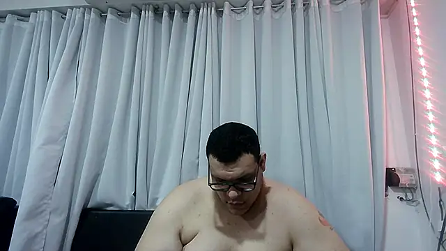 Snapshot of chubbyboy2431 chatting on February 15, 5:30 am chubbyboy2431 online show from February 15, 5:30 am