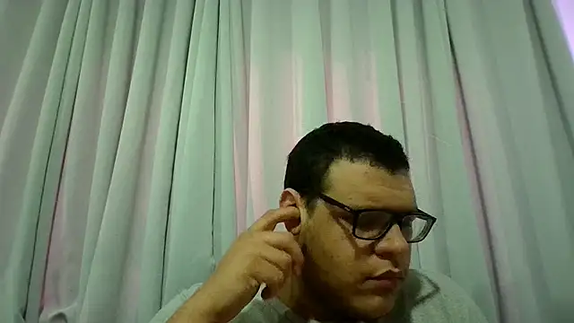 Snapshot of chubbyboy2431 chatting on February 23, 2:04 pm chubbyboy2431 online show from February 23, 2:04 pm