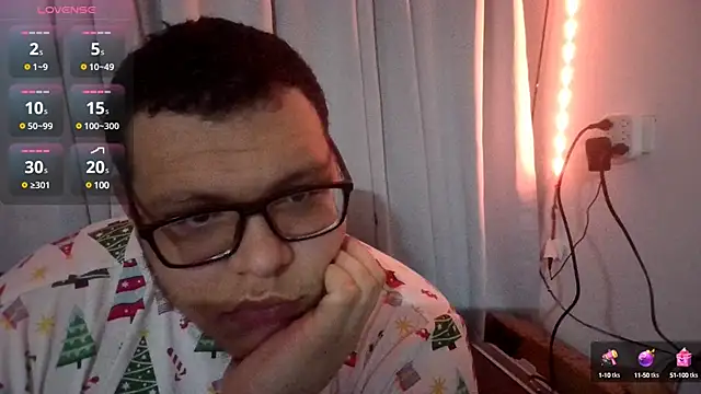 Snapshot of chubbyboy2431 chatting on March 7, 2:57 am chubbyboy2431 online show from March 7, 2:57 am
