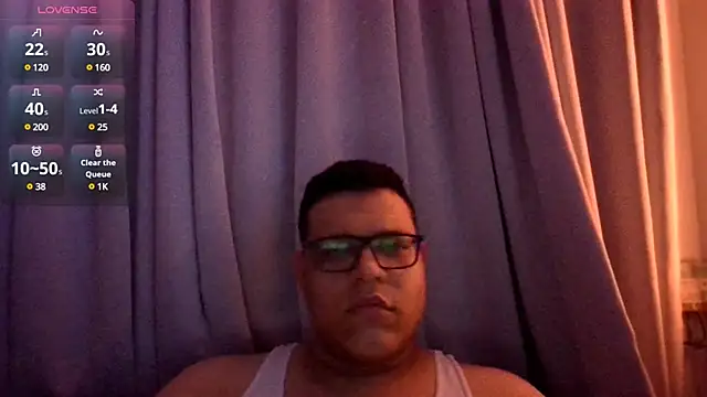 Snapshot of chubbyboy2431 chatting on March 15, 9:52 am chubbyboy2431 online show from March 15, 9:52 am