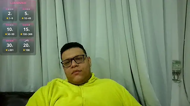 Snapshot of chubbyboy2431 chatting on March 16, 10:11 am chubbyboy2431 online show from March 16, 10:11 am