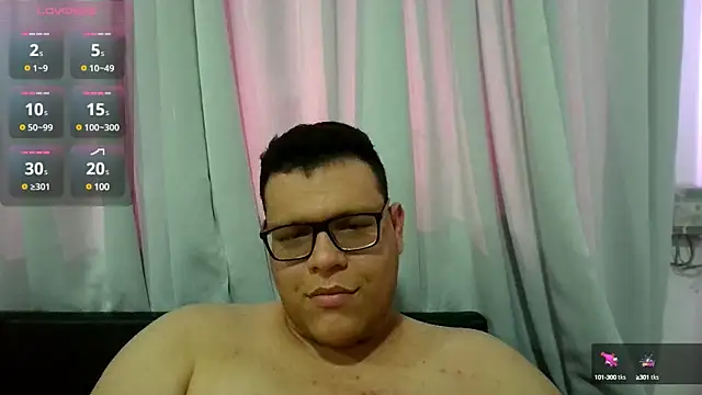 Snapshot of chubbyboy2431 chatting on March 16, 1:17 pm chubbyboy2431 online show from March 16, 1:17 pm