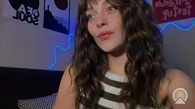 Snapshot of Emilia0_0_7 chatting on February 21, 8:43 pm Emilia0 0 7 online show from February 21, 8:43 pm