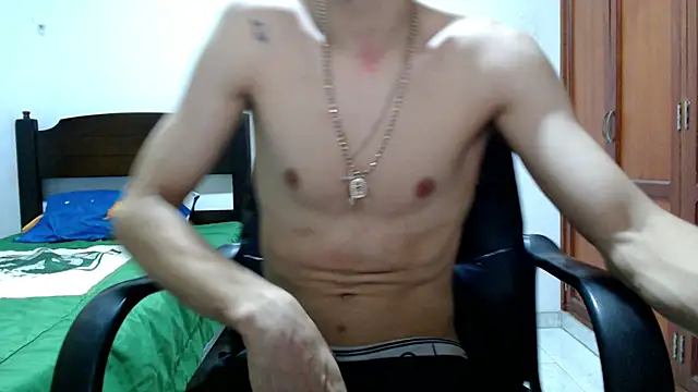 Snapshot of Dei_v_48 chatting on April 7, 7:09 am Dei v 48 online show from April 7, 7:09 am