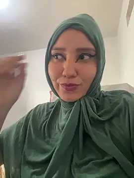 hannahayat online show from September 18, 1:35 pm