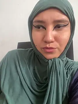 Snapshot of hannahayat chatting on January 6, 2:43 pm hannahayat online show from January 6, 2:43 pm