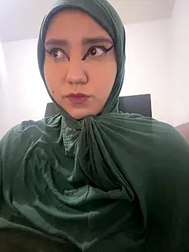 Snapshot of hannahayat chatting on January 11, 2:22 pm hannahayat online show from January 11, 2:22 pm