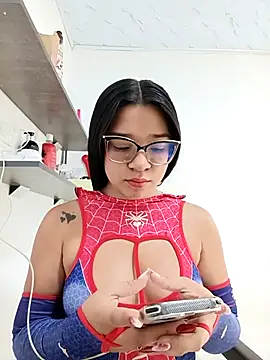 -VICKKY online show from October 2, 1:40 pm