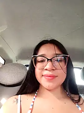 -VICKKY online show from October 3, 1:52 pm