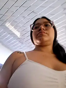 -VICKKY online show from April 25, 2:25 pm
