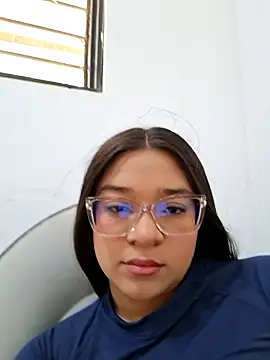 -VICKKY online show from May 15, 1:29 pm