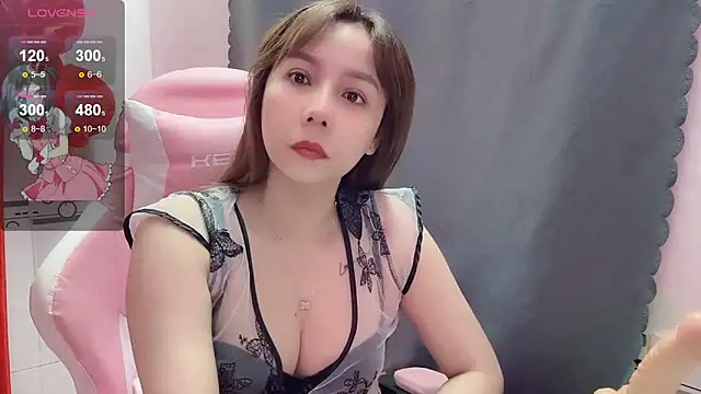 KellyPham22 online show from January 4, 5:37 pm