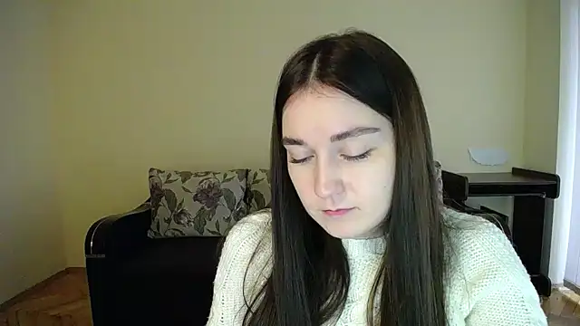 Snapshot of Pretty_shy chatting on December 6, 12:05 pm Pretty shy online show from December 6, 12:05 pm