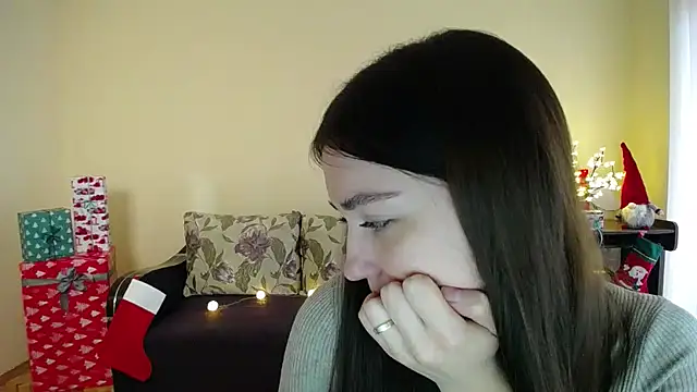 Snapshot of Pretty_shy chatting on December 16, 12:49 pm Pretty shy online show from December 16, 12:49 pm