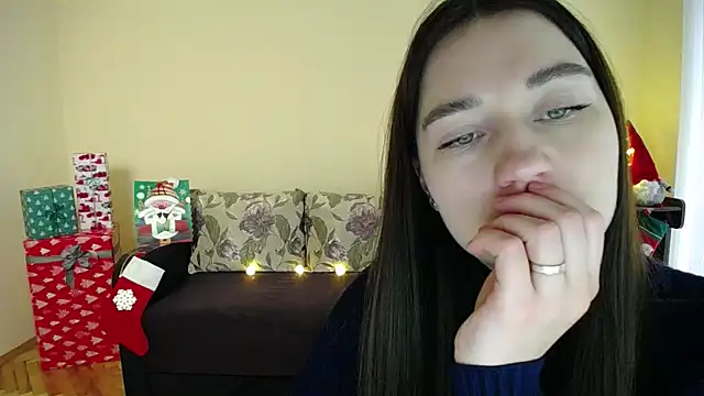 Snapshot of Pretty_shy chatting on December 21, 12:38 pm Pretty shy online show from December 21, 12:38 pm