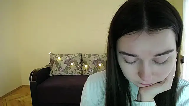 Snapshot of Pretty_shy chatting on January 28, 12:11 pm Pretty shy online show from January 28, 12:11 pm