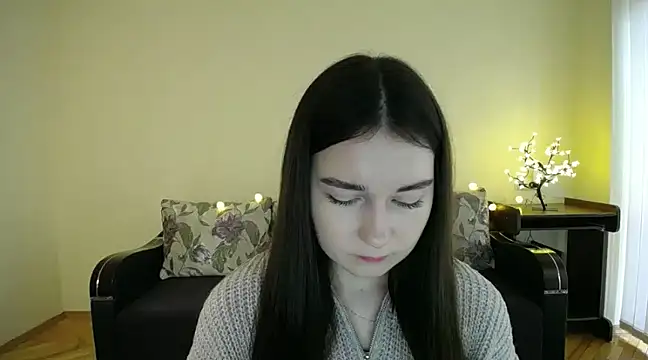 Snapshot of Pretty_shy chatting on February 3, 8:35 am Pretty shy online show from February 3, 8:35 am