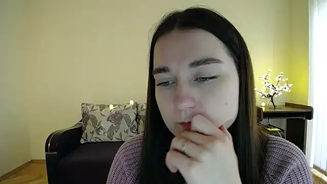 Snapshot of Pretty_shy chatting on February 6, 12:05 pm Pretty shy online show from February 6, 12:05 pm