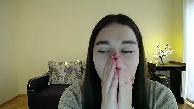 Snapshot of Pretty_shy chatting on February 7, 9:26 am Pretty shy online show from February 7, 9:26 am