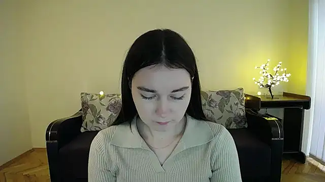 Snapshot of Pretty_shy chatting on February 8, 12:50 pm Pretty shy online show from February 8, 12:50 pm