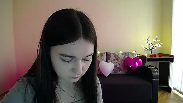Snapshot of Pretty_shy chatting on March 12, 12:04 pm Pretty shy online show from March 12, 12:04 pm