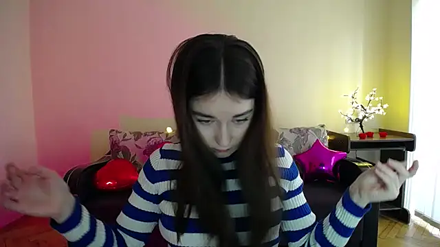 Snapshot of Pretty_shy chatting on March 22, 9:34 am Pretty shy online show from March 22, 9:34 am