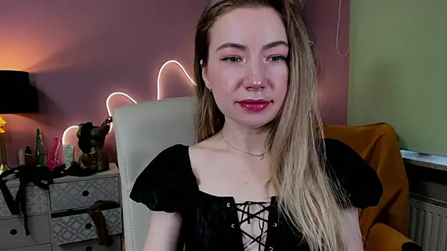 Snapshot of Mia_Tasty chatting on October 2, 6:31 am Mia Tasty online show from October 2, 6:31 am