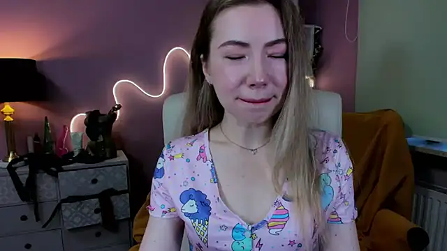 Snapshot of Mia_Tasty chatting on October 3, 6:32 am Mia Tasty online show from October 3, 6:32 am