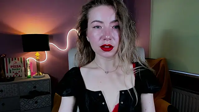 Snapshot of Mia_Tasty chatting on October 31, 7:31 am Mia Tasty online show from October 31, 7:31 am