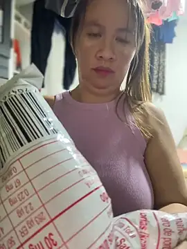 Snapshot of Emiily_lee chatting on October 9, 12:41 am Emiily lee online show from October 9, 12:41 am