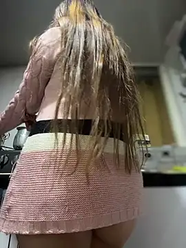 Snapshot of Emiily_lee chatting on October 20, 9:21 am Emiily lee online show from October 20, 9:21 am