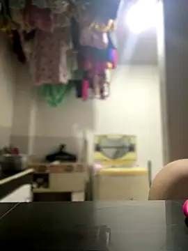 Snapshot of Emiily_lee chatting on October 22, 9:31 am Emiily lee online show from October 22, 9:31 am